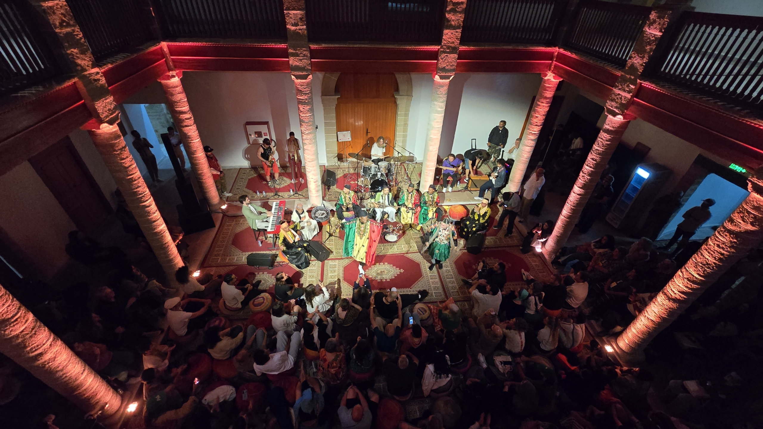 Une session de jam du programme « Berklee at the Gnaoua and World Music Festival », dans les locaux de l’ancien consulat du Danemark, à Essaouira, le 26 juin 2026.