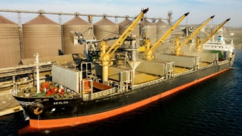 Un vraquier de blé tendre au port d'Odessa.