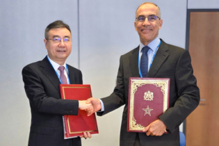 Mohammed Ezzahaoui, directeur général de l'ADII, et Baofeng Zhang, vice-ministre chinois des douanes.