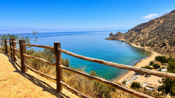 La belle anse de Cala Iris, village côtier paradisiaque situé dans la province d'Al Hoceima.