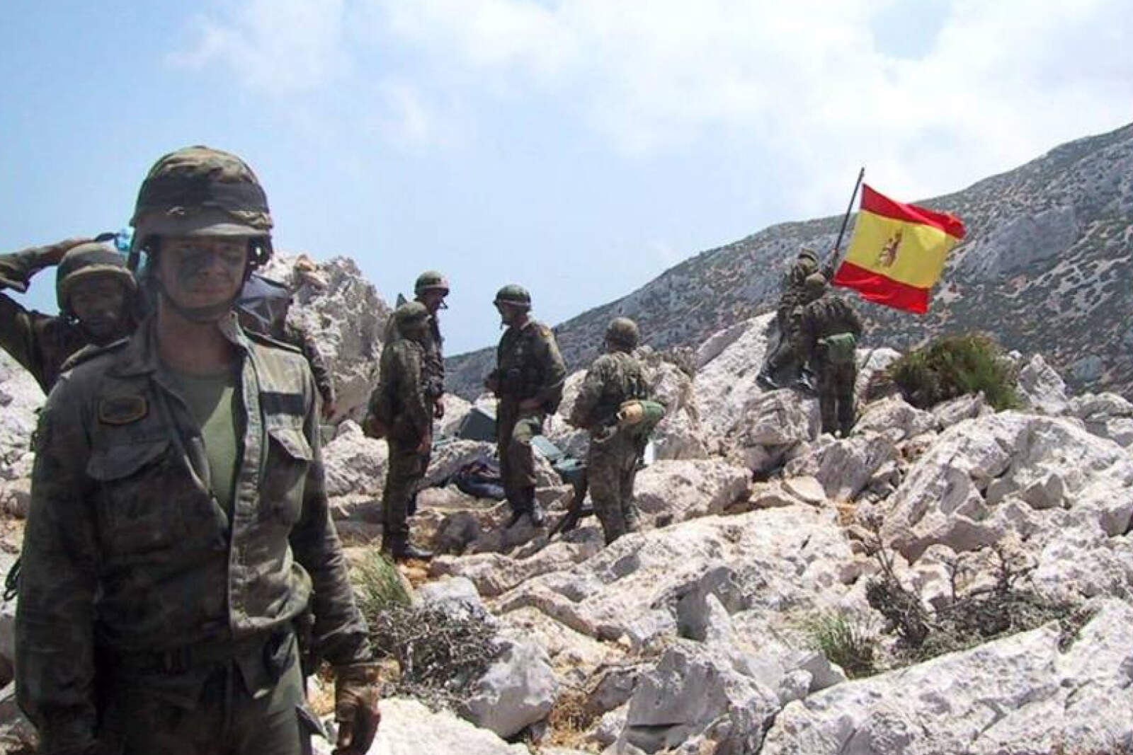 Des soldats espagnols sur l'îlot Leïla en 2002.